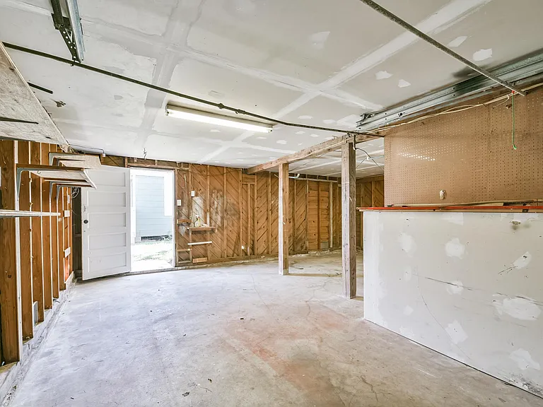 4518 Avenue P — Photo 28