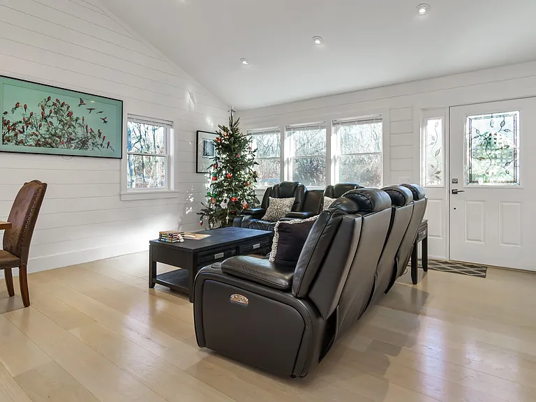 66 Crystal Dr — Photo 9