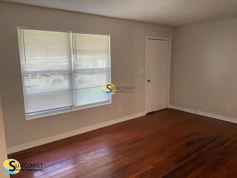 10310 Briarcliff Rd E — Photo 6