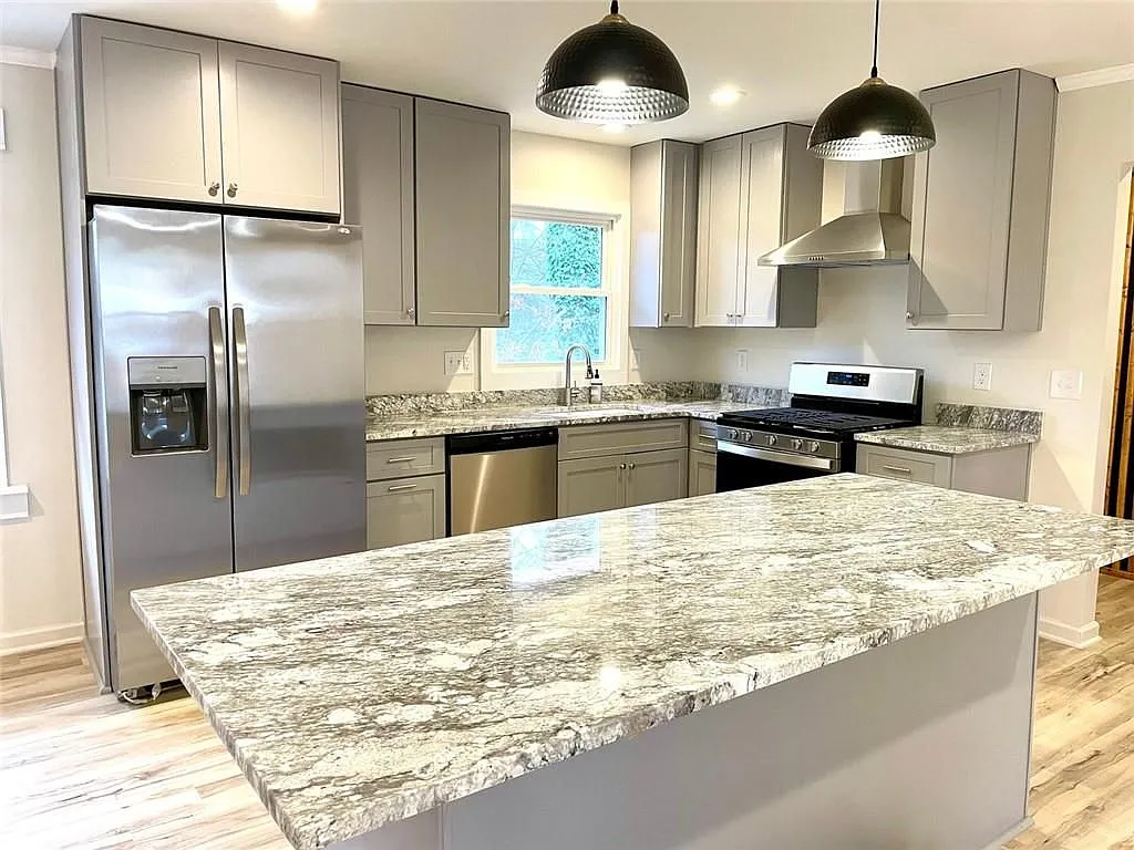 3 bed, 2.0 bath, 2650 sqft, $2,250 — Photo 4