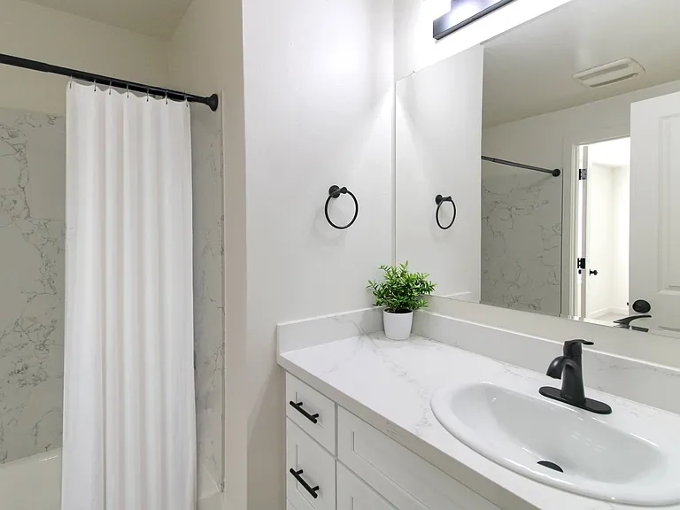 2 Bed 1 Bath - Bath