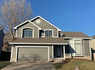 16322 Taylor St, Omaha, NE 68116