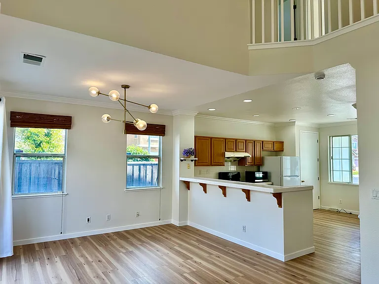 923 Ferro Dr — Photo 10