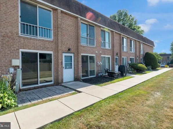 517 Germantown Ct, Warminster, PA 18974