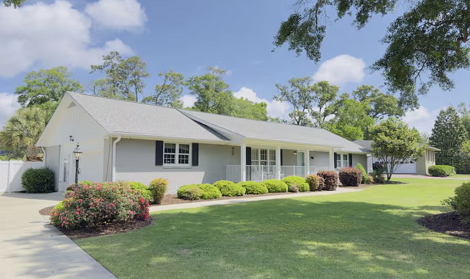 1st image of 1504 Magnolia Dr #1504