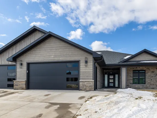 4461 Barnwood Ln, Dubuque, IA 52002