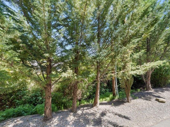 110 McCully Ln, Jacksonville, OR 97530