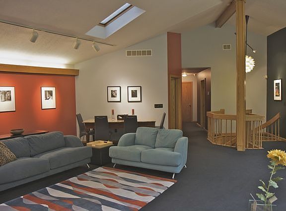 Great Room (33' x 20')