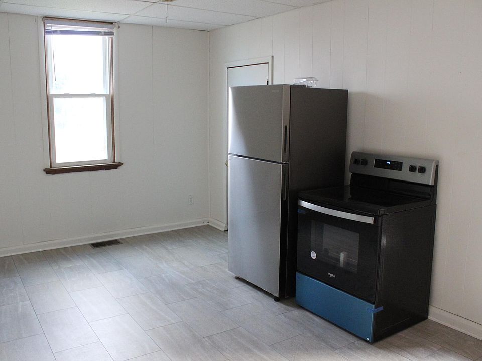 1st image of 200 Albers St #200