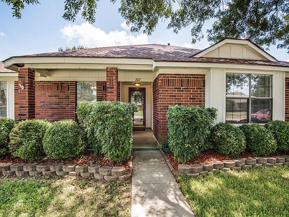 3rd image of 707 Bluebonnet Dr