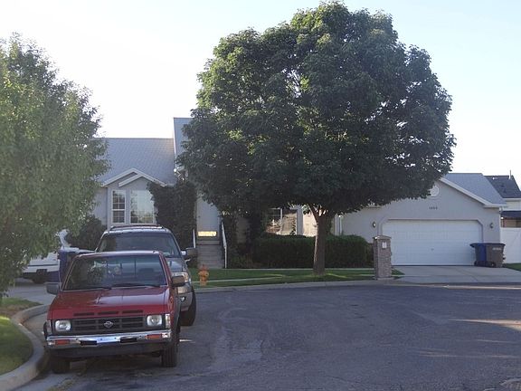 3rd image of 1552 N Newton Park St