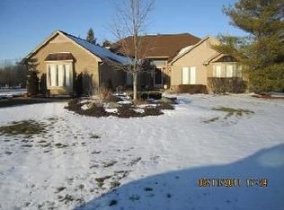 1287 Ridgeview Cir, Lake Orion, MI 48362