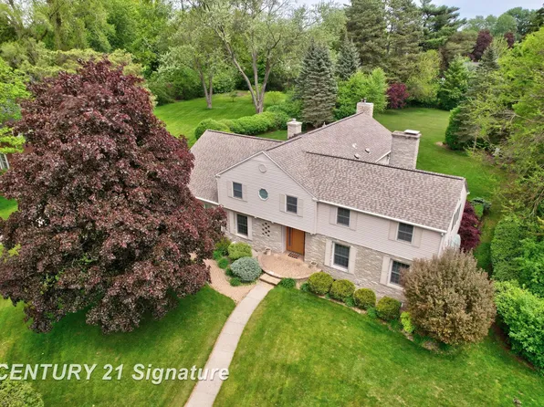 14 Edgewood Rd, Saginaw, MI 48602
