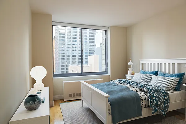 Rented by Stonehenge NYC LLC | media 63