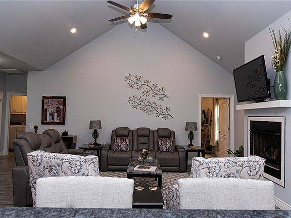 4th image of 5 Shefford Ln