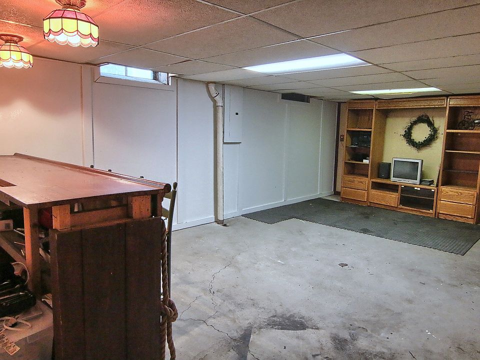 2nd image of 2129 6th Pl W