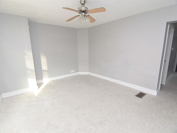 5th image of 818 Charlotte St