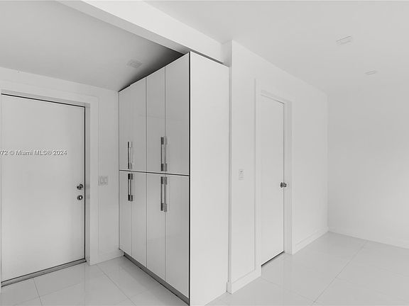 4th image of 2507 Island Dr #2507