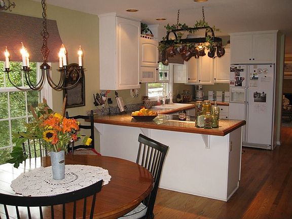 3rd image of 65 Williamsburg Ct