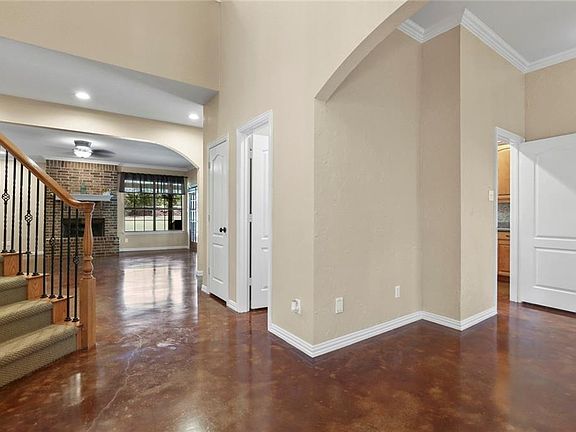 4th image of 160 Trailing Oaks Dr