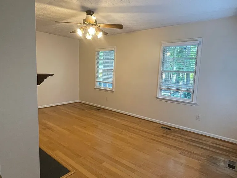 403 Coach Hovis Dr — Photo 20