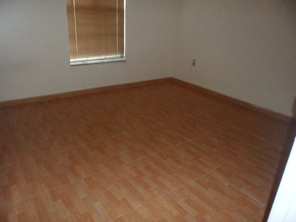 5th image of 2332 Royale Oaks Blvd