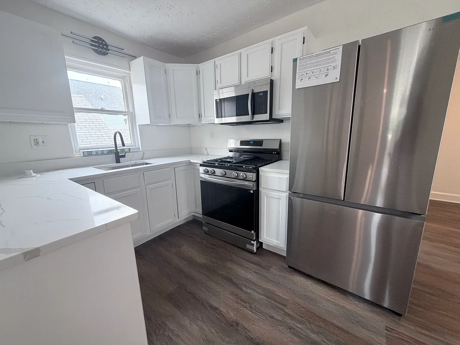 1 bed, 1100 sqft, $1,600 — Photo 2