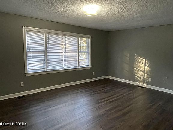 4th image of 212 N Library St