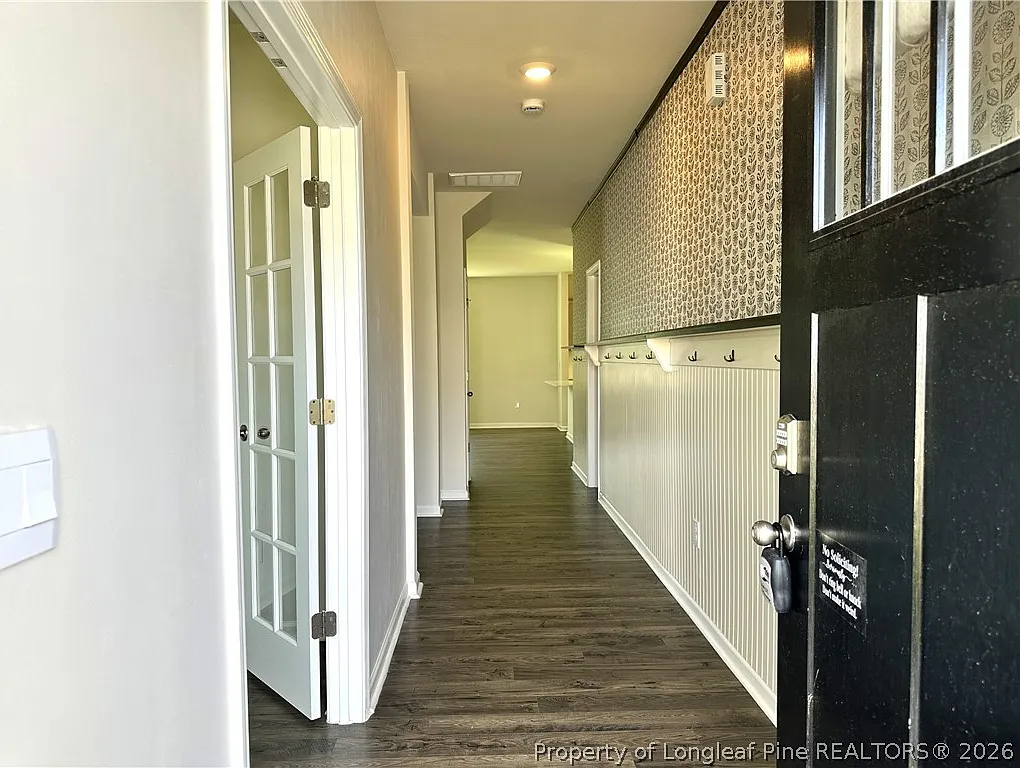 4 bed, 2.5 bath, 2852 sqft, $2,500 — Photo 2