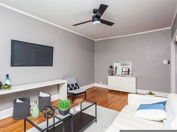 4th image of 625 W Cornelia Ave #3W