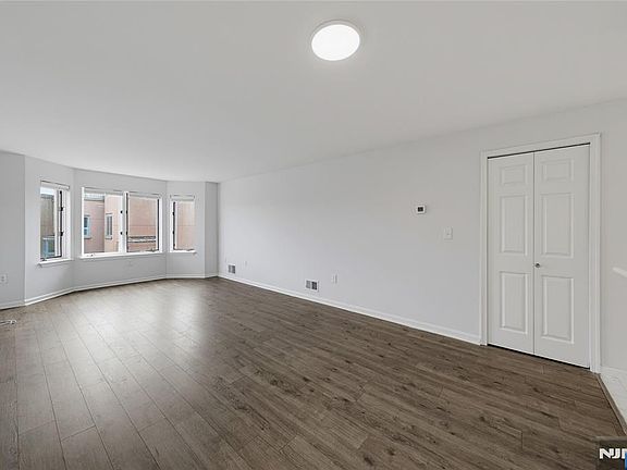 4th image of 503 Hancock Court #503