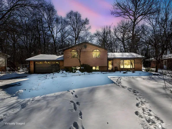 3447 Woodmont Dr, Lambertville, MI 48144