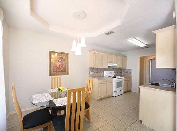 3rd image of 5721 N 39th St