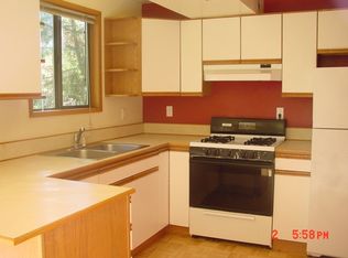 2470 Oak Grove Dr, Eugene, OR 97403