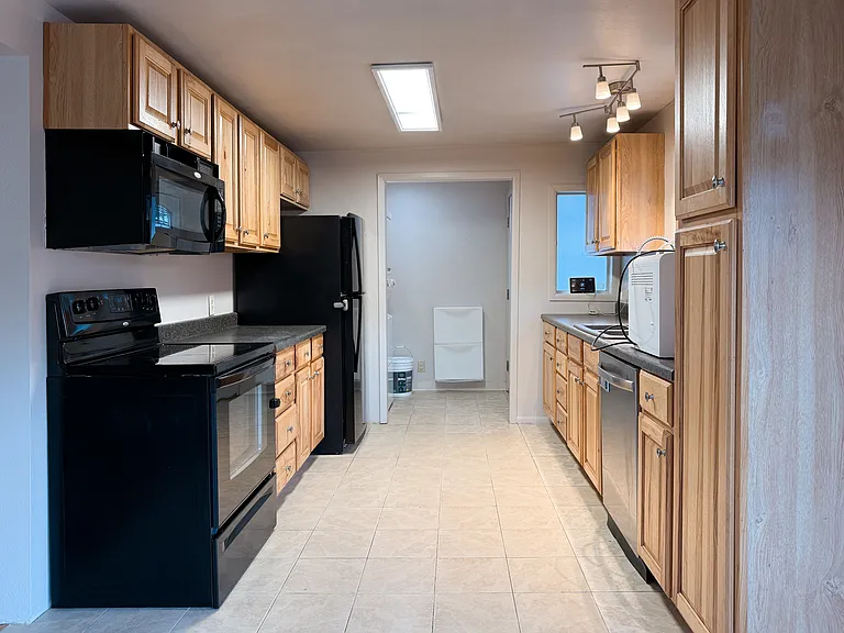 732 10th St NE — Photo 4
