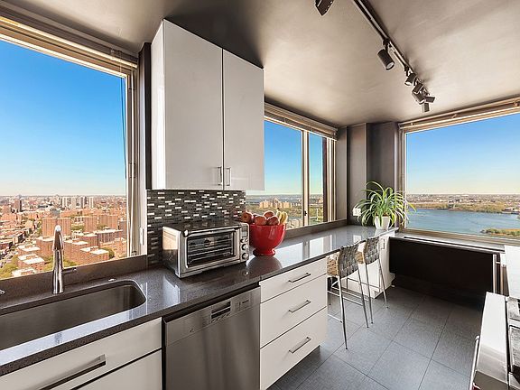 3rd image of 215 E 96th St #41H