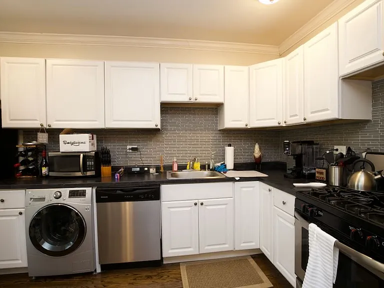 2129 N Dayton St #102 — Photo 1
