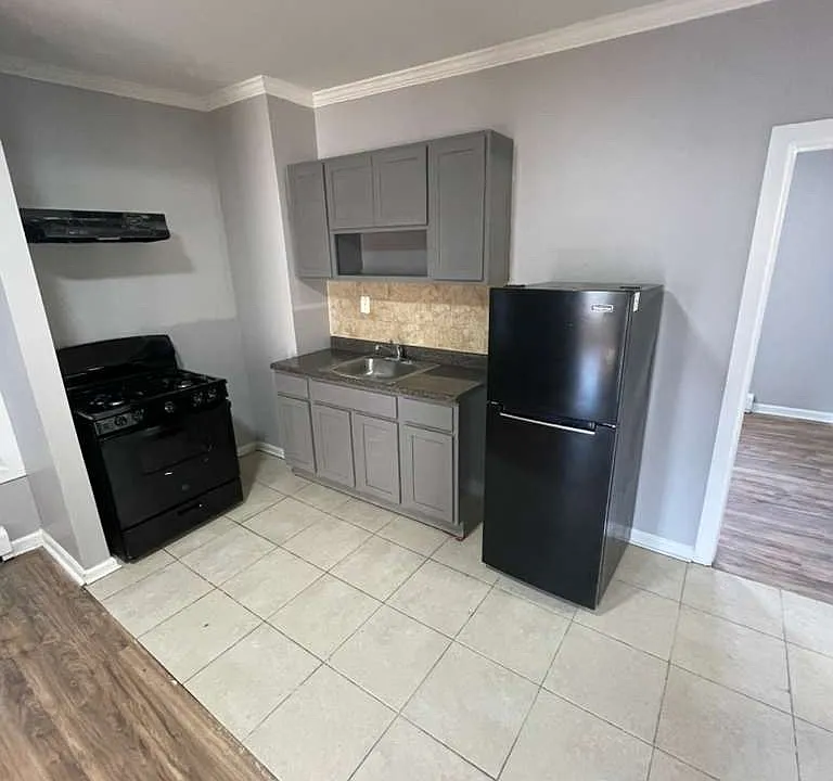 375 S 10th St #3R