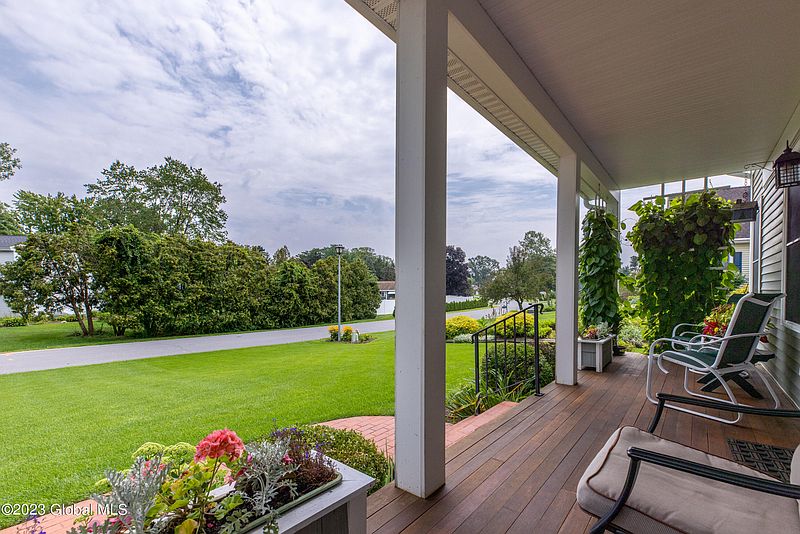 3rd image of 13 Woodcrest Drive