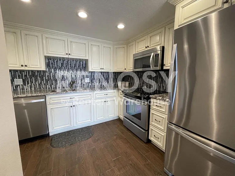 51 Island Way #906 — Photo 17