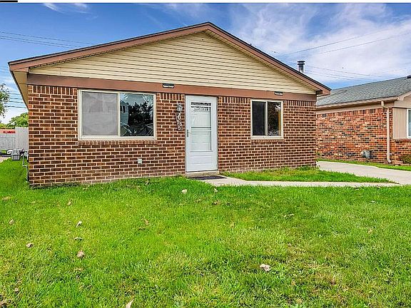 3rd image of 30565 Groveland St