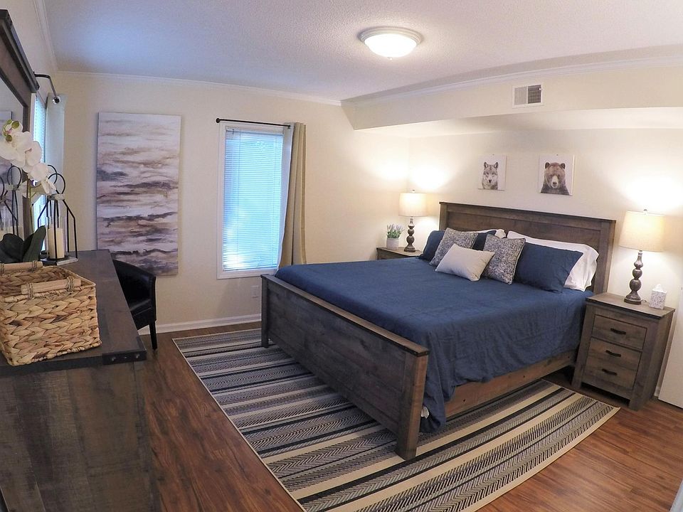 Master bedroom with high quality, pressure-relieving, and supportive king size memory foam mattress