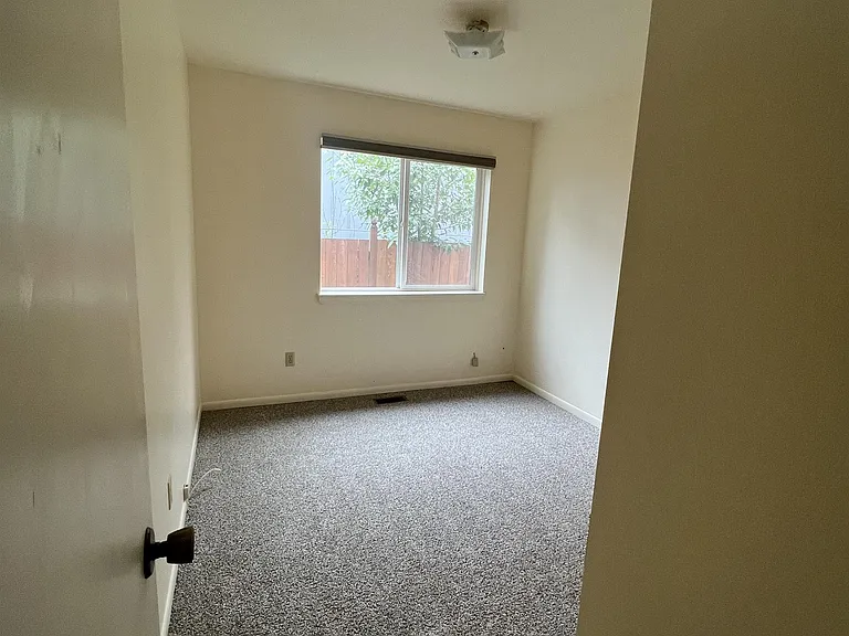 617 W Fern Ave — Photo 7