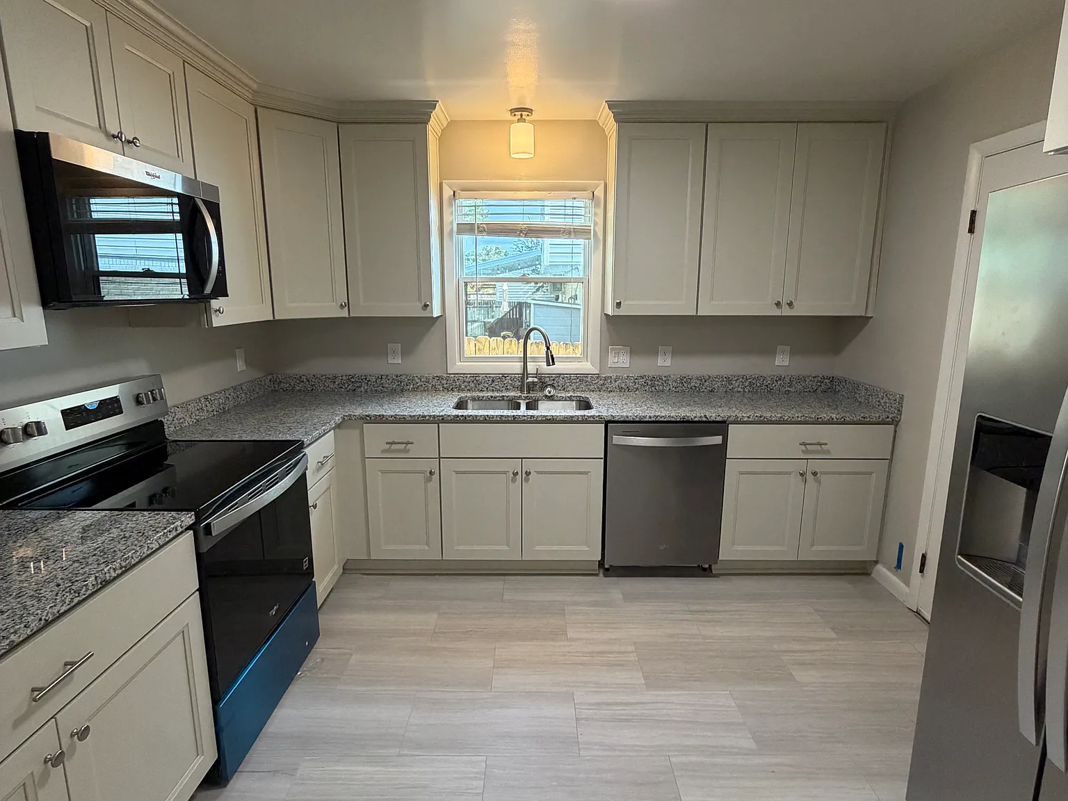 4 bed, 1821 sqft, $2,775 — Photo 2