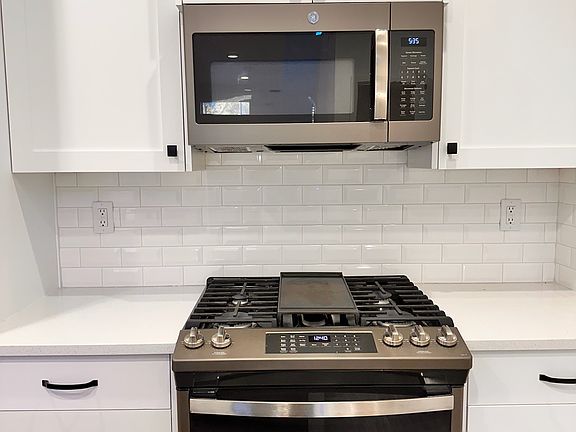 Gas stove