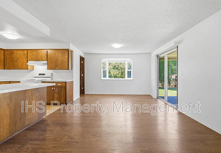1506 Cimarron Ave — Photo 8