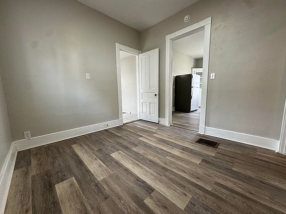 5th image of 827 E Court St #B