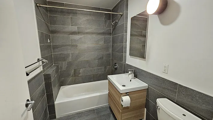 Rented by David Francis New York LLC | media 18