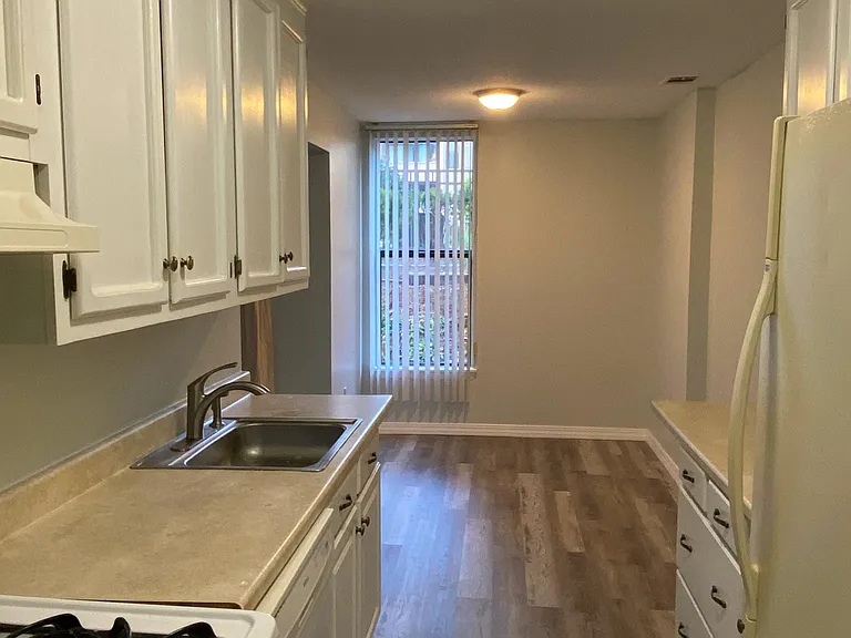 68 Shrewsbury Green Dr #B — Photo 2