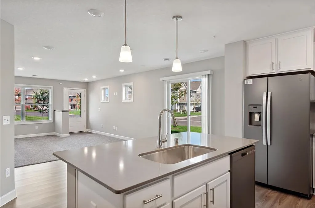3 bed, 1800 sqft, $3,050 — Photo 3